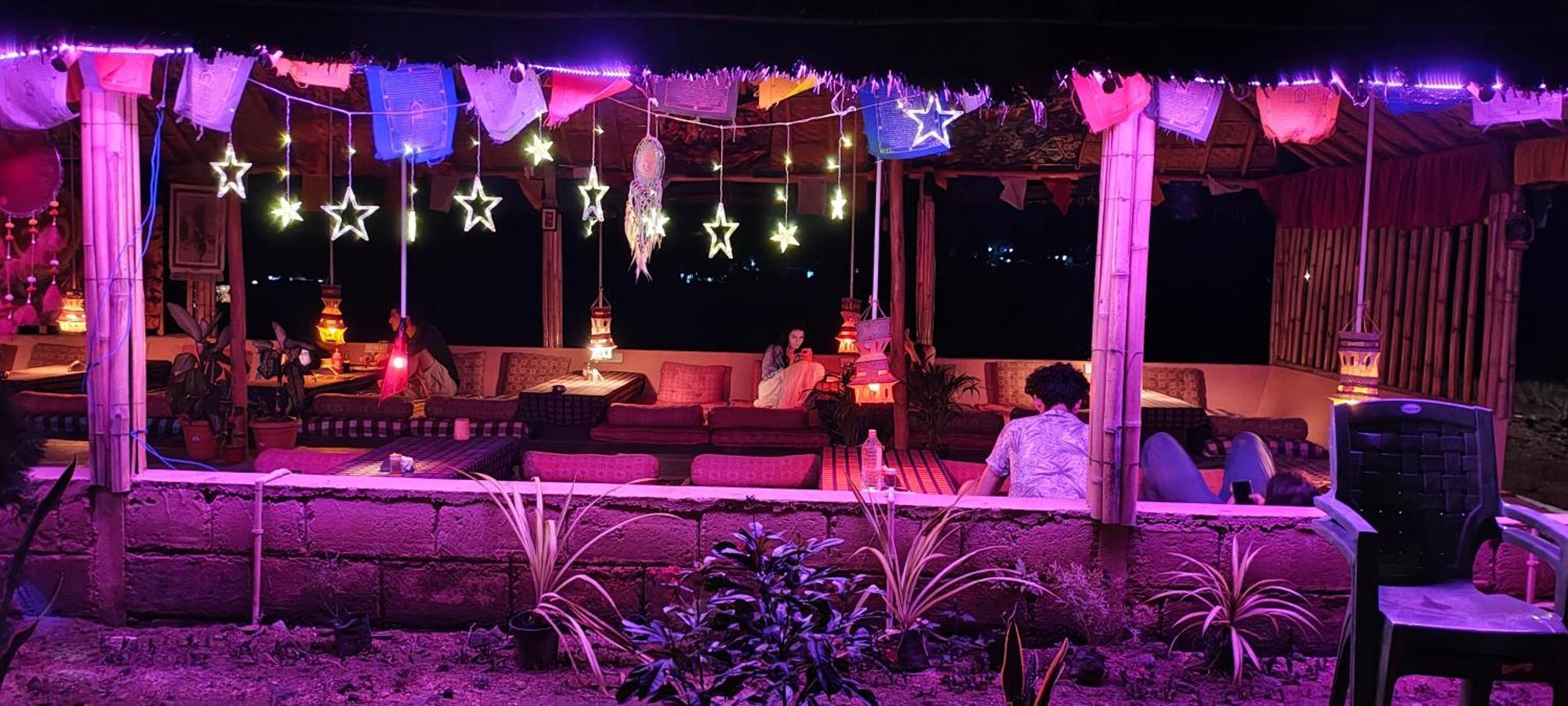 Om Shanti Om Home Stay & Cafe Hampi Kültér fotó
