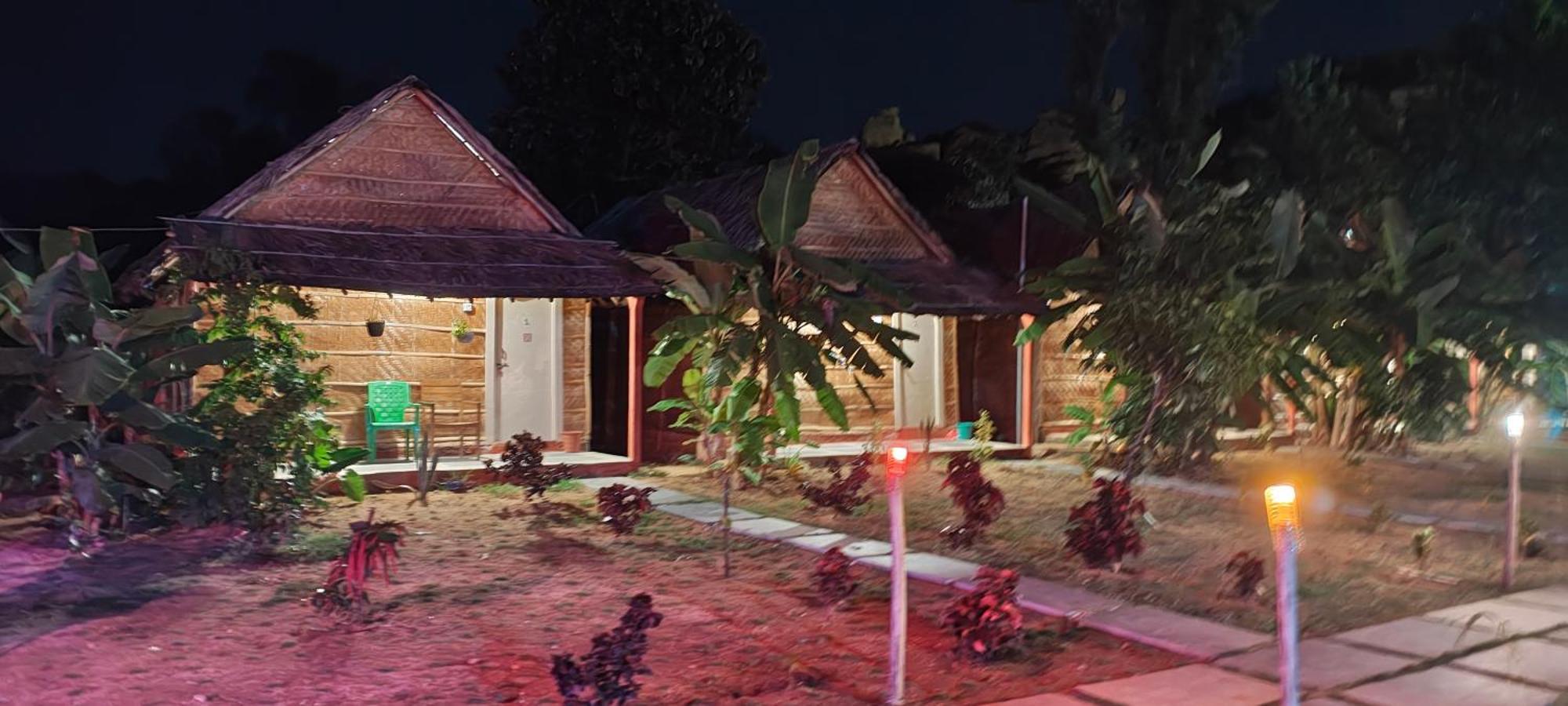 Om Shanti Om Home Stay & Cafe Hampi Kültér fotó